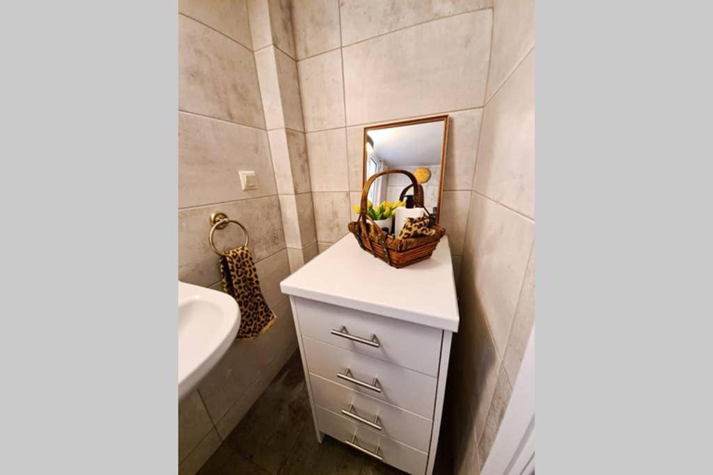 Modern Apt In The Heart Of Glyfada - Literally!! Ateny Zewnętrze zdjęcie
